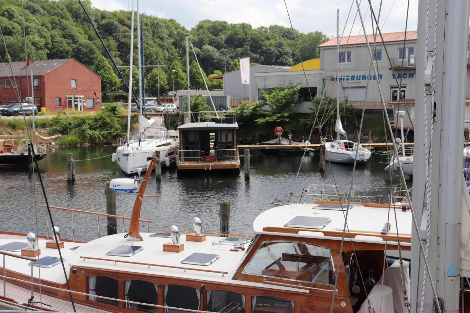 Houseboat Leni Flensburg Hotel Exterior photo